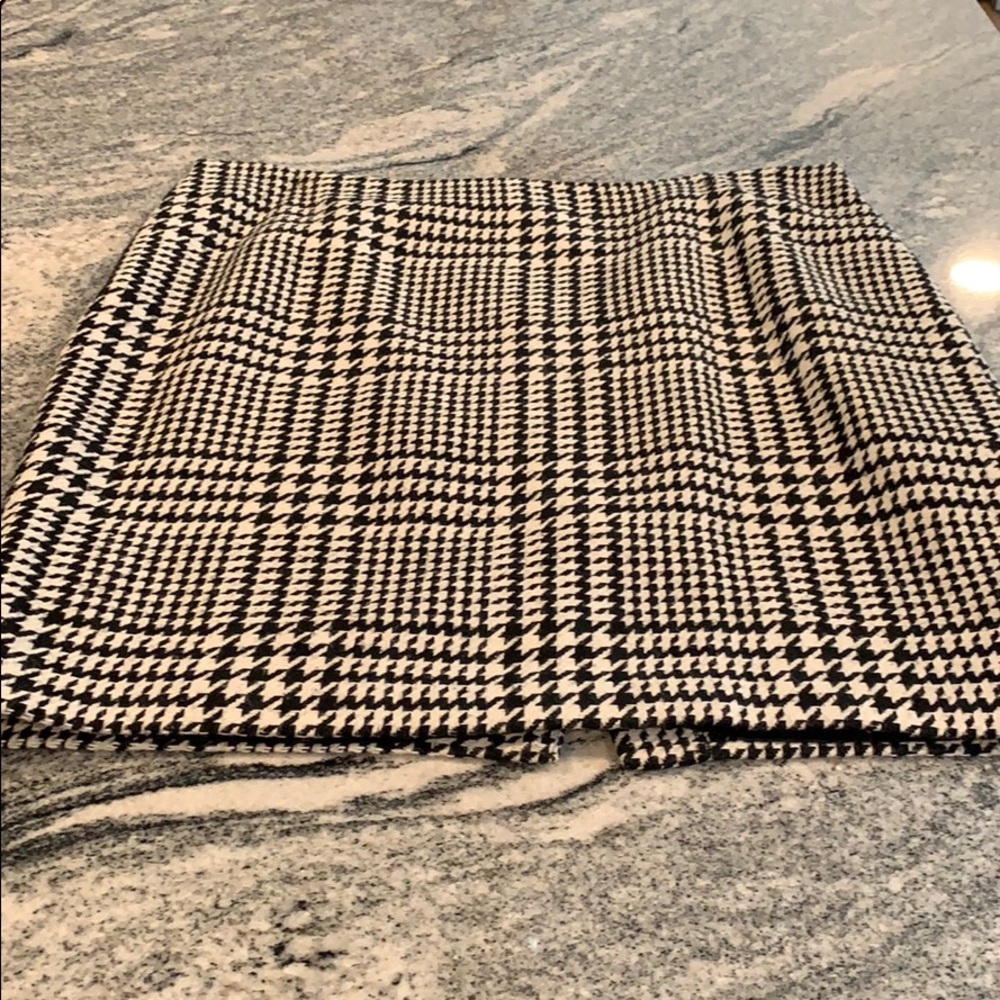 Liz Claiborne Houndstooth Skirt